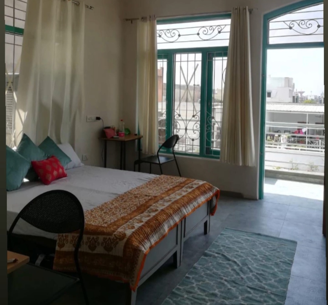 Housing Girls Pg — photo 5