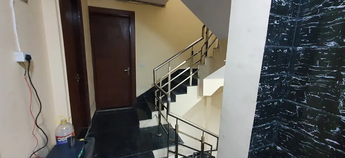 Mannat Girls Pg — photo 4