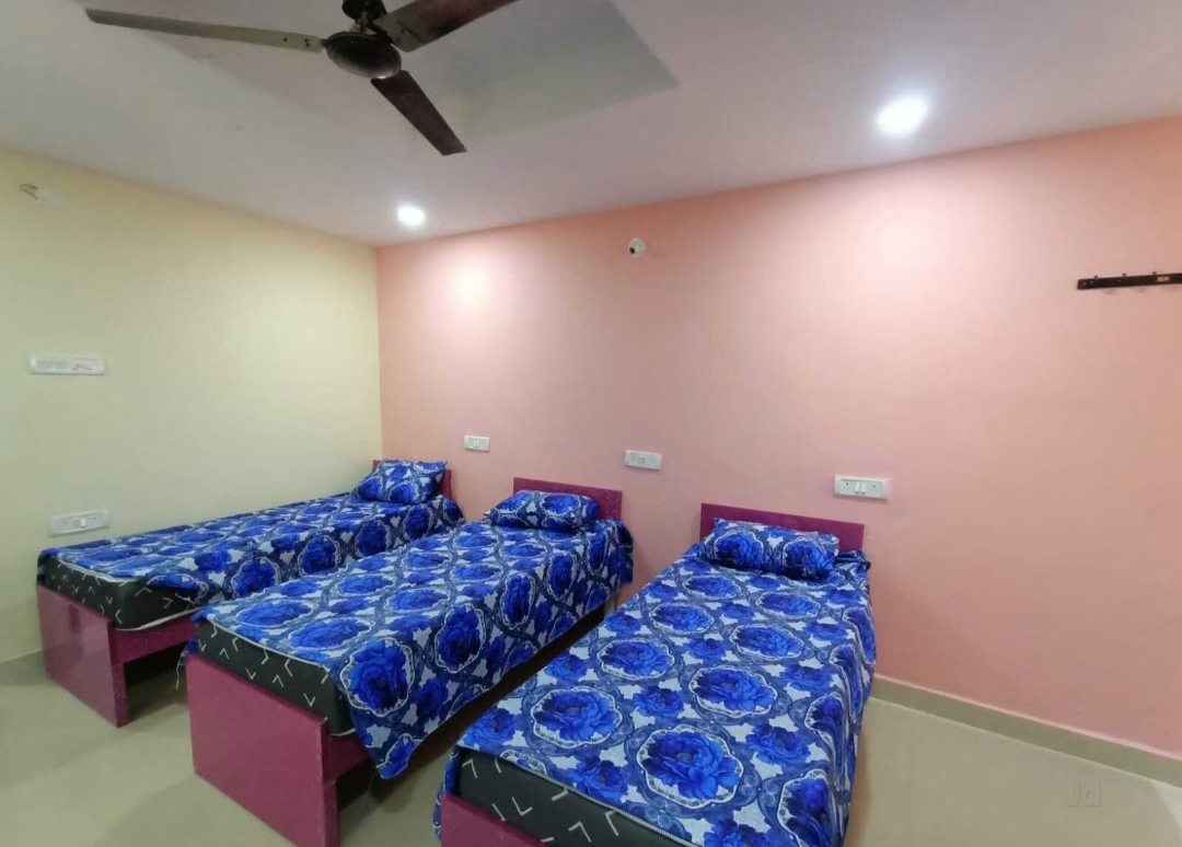 Raghavendra Luxury Women's Pg — photo 1