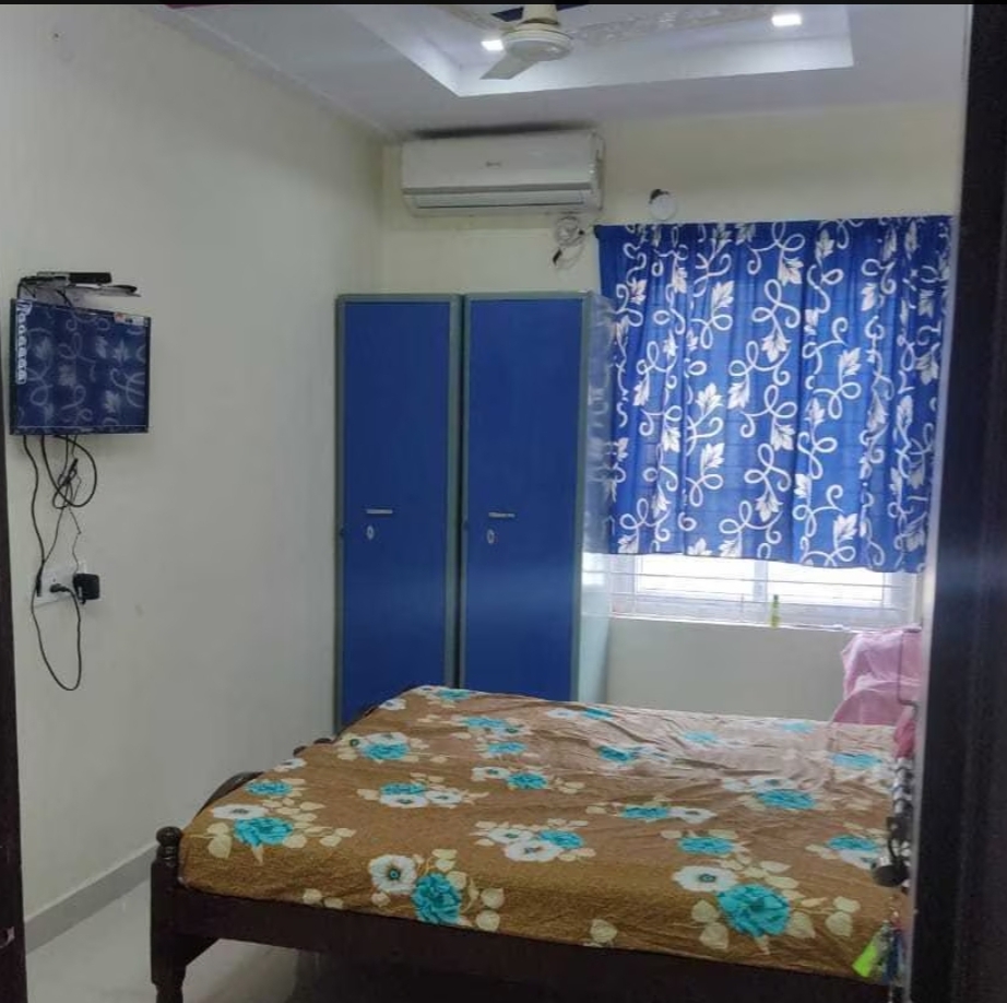 Eshwar Grand Men's PG — photo 1