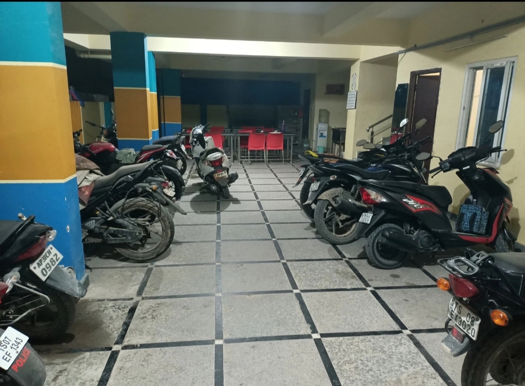 Laksh Triveni Executive Hostel For Men — photo 5