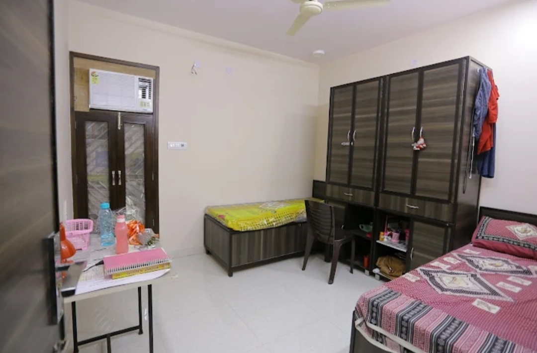 Students home pg — photo 1