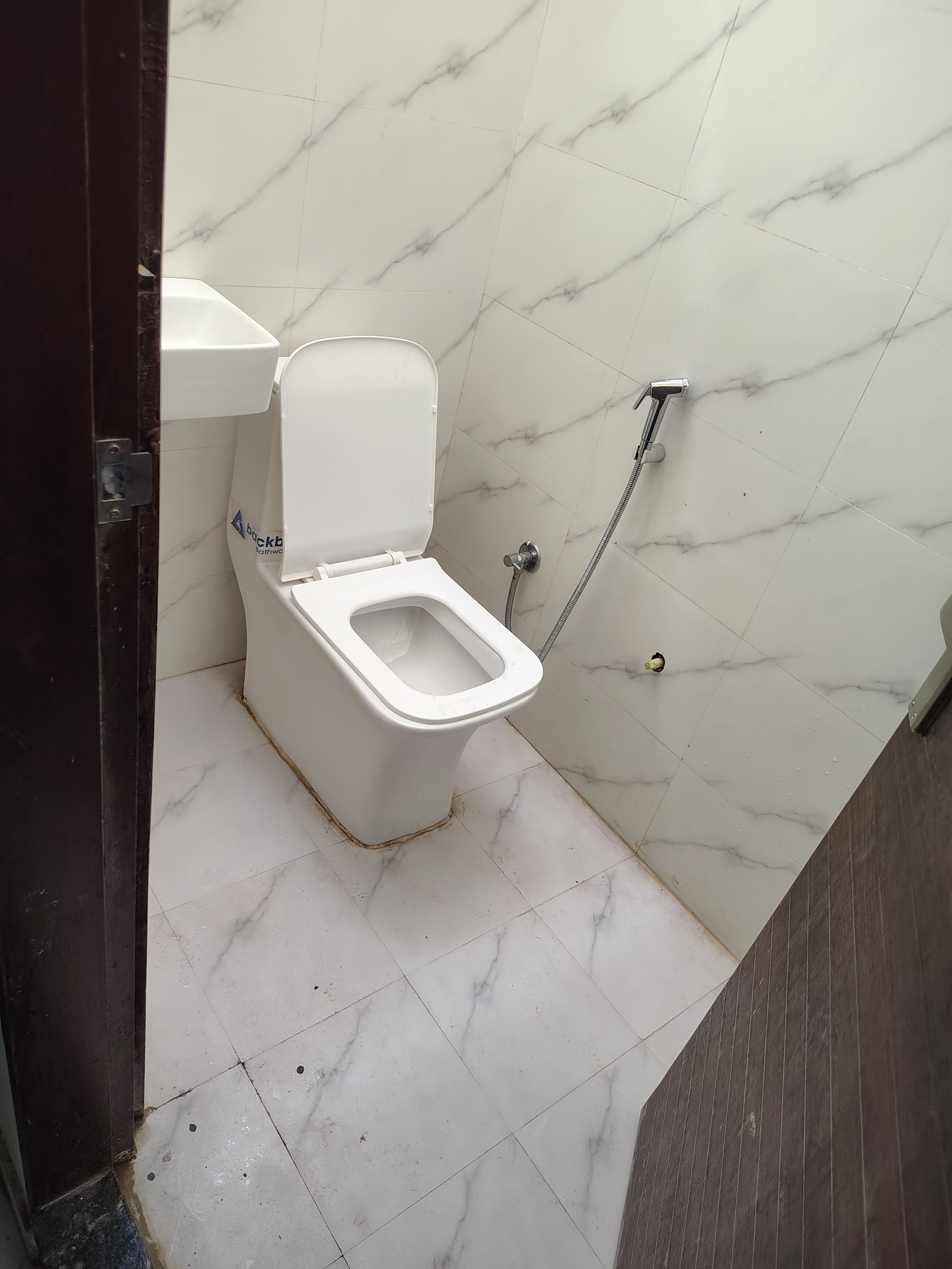 M R GLOBAL PG — photo 4