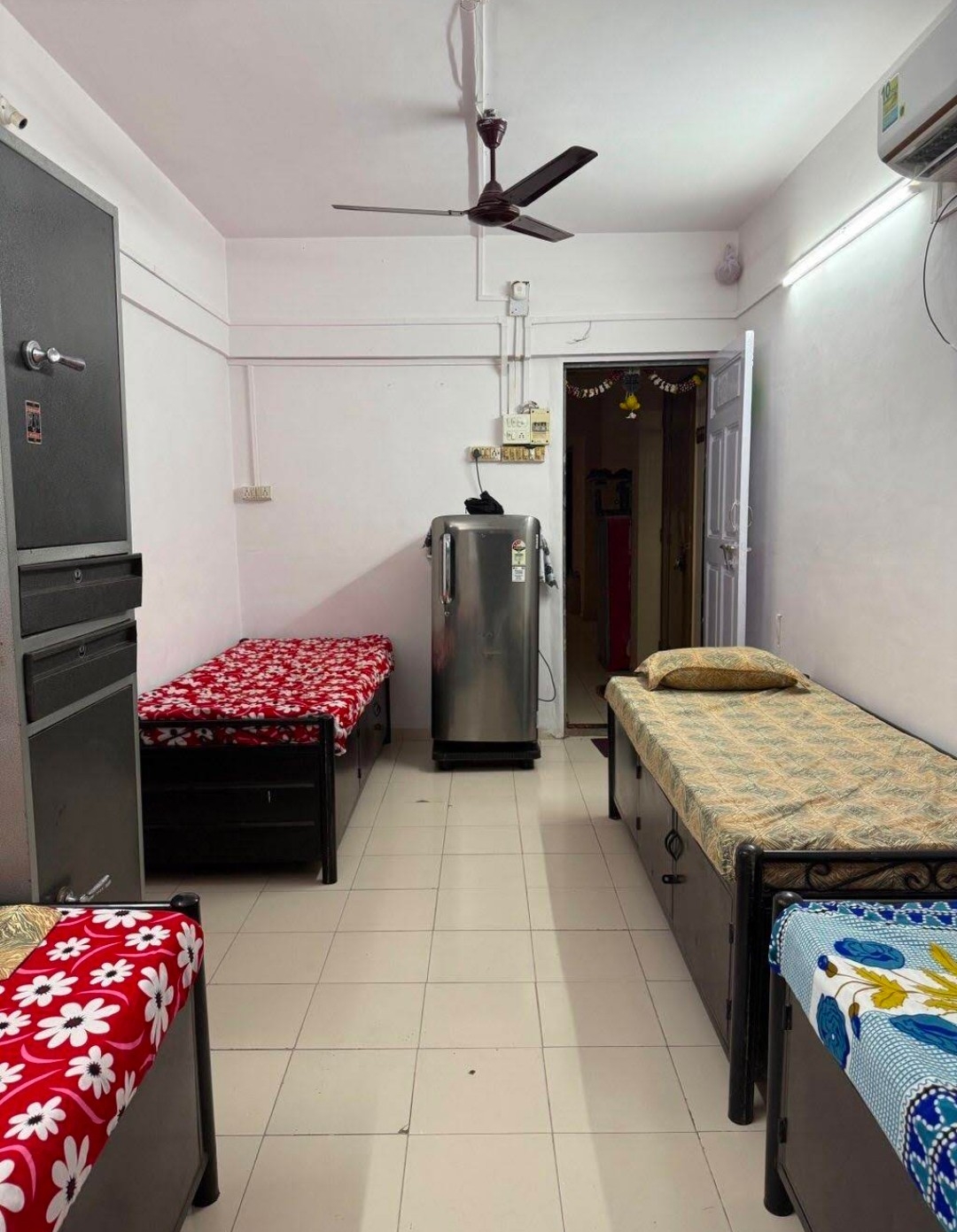 Tushar's mumbai paying guest house — photo 2