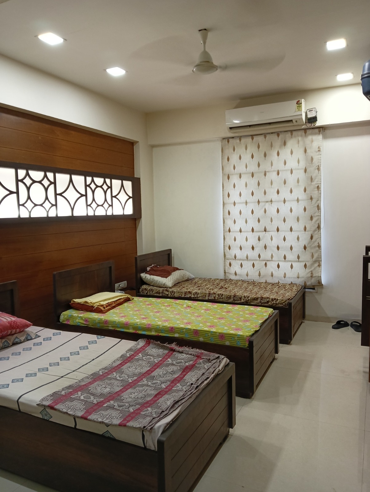 Dr. house paying guest house — photo 2