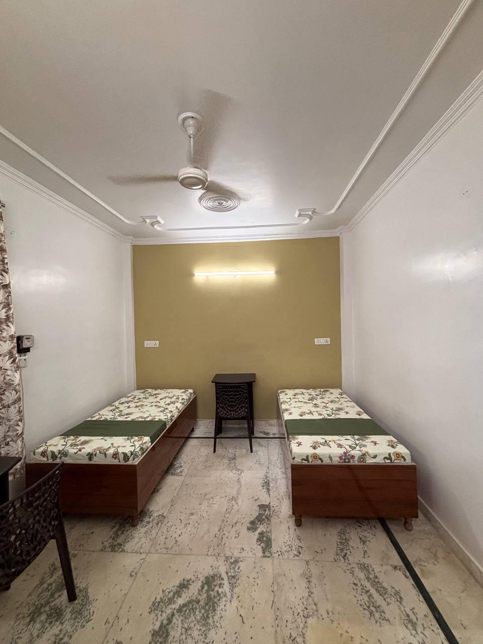 DU INN ROYAL HOUSE BOY'S — photo 1