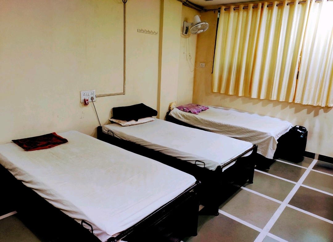 Santosh paying guest service — photo 5