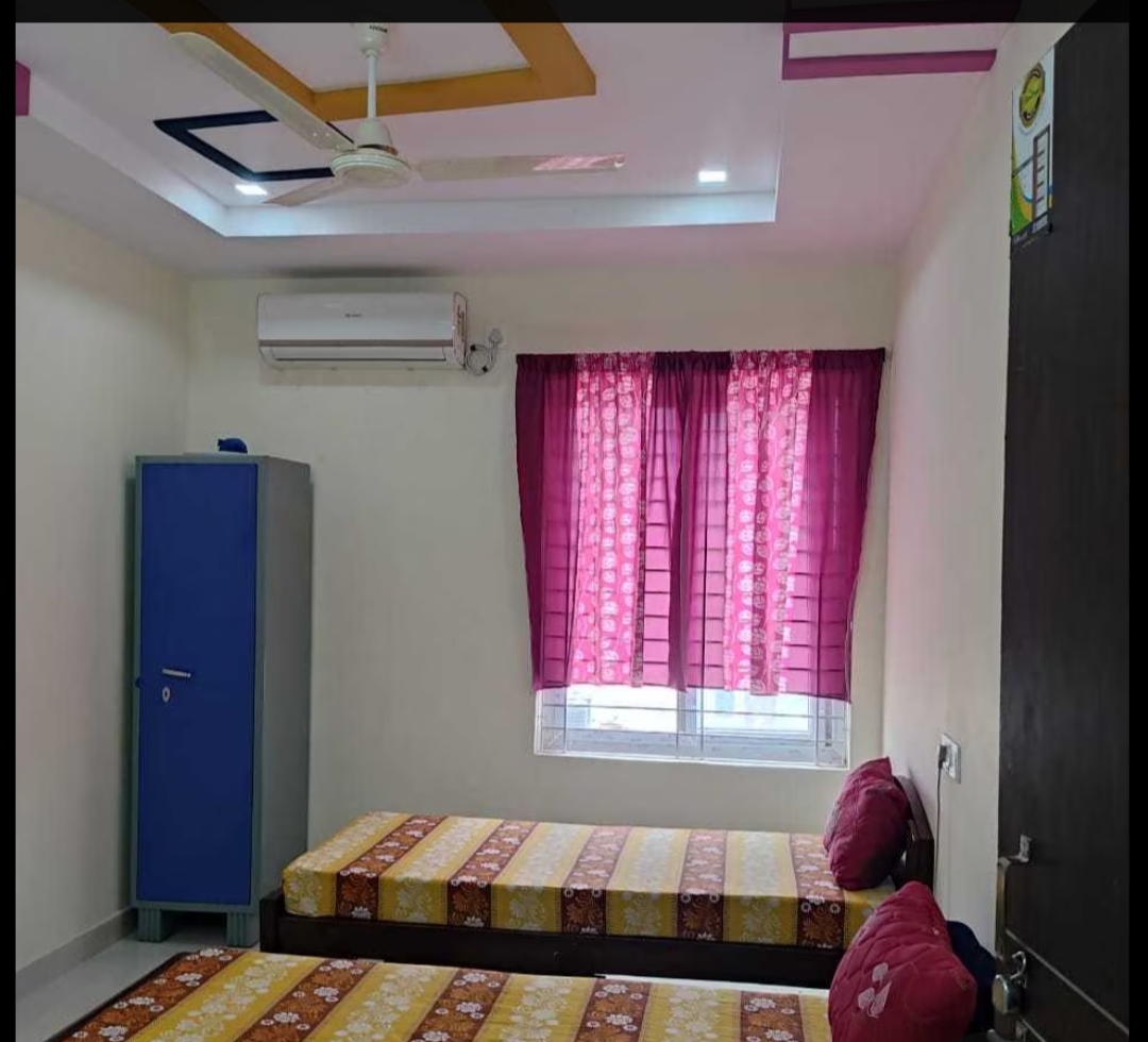 Eshwar Grand Men's PG — photo 4