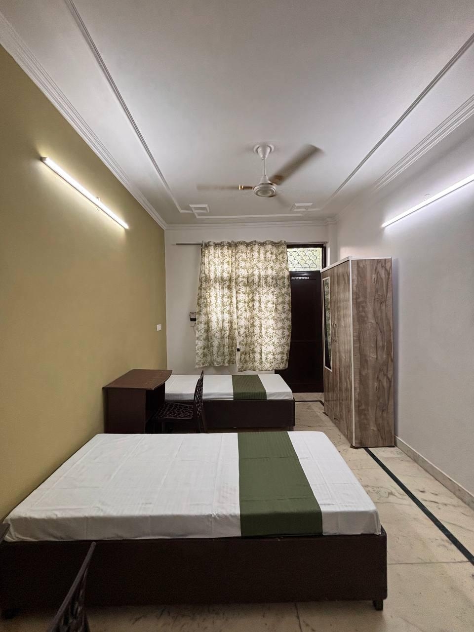 DU INN ROYAL HOUSE BOY'S — photo 2