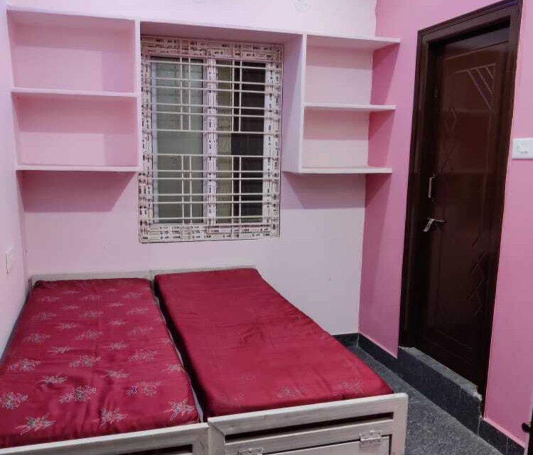 Radha Krishna Women's Luxury PG Accommodation — photo 5