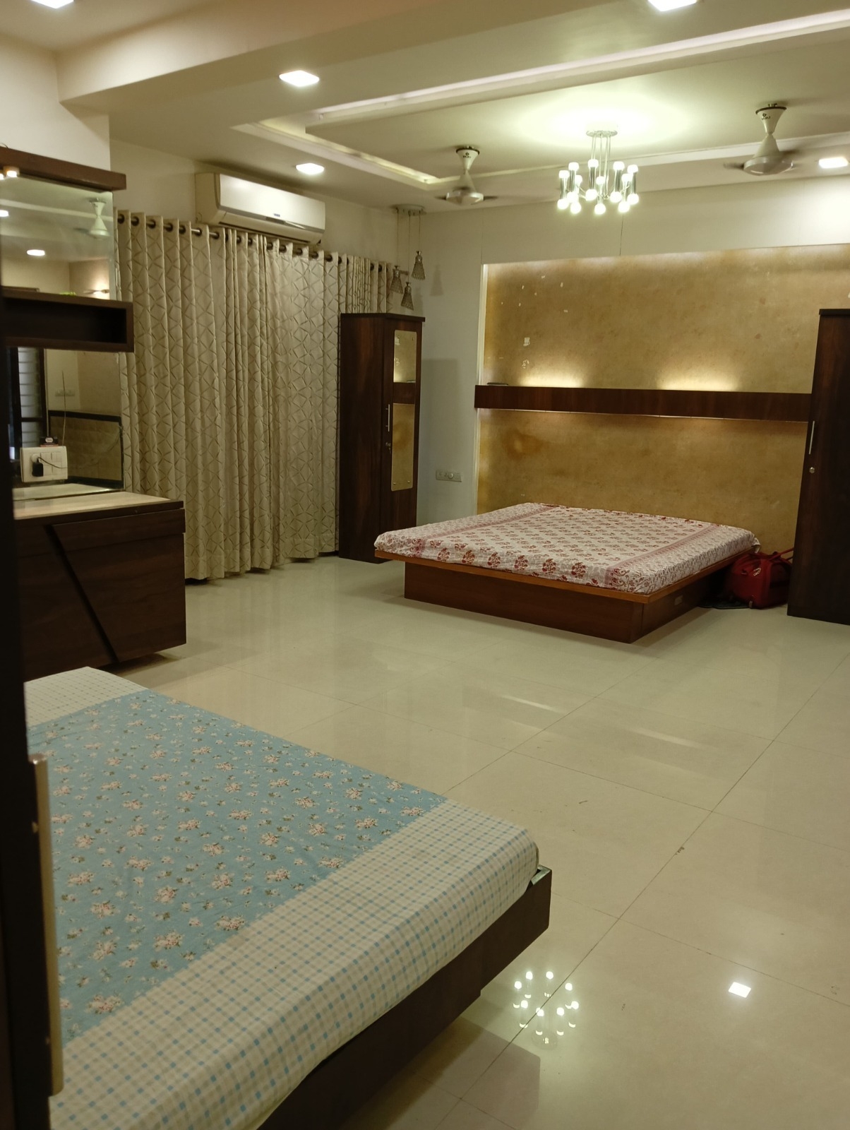 Dr. house paying guest house — photo 4