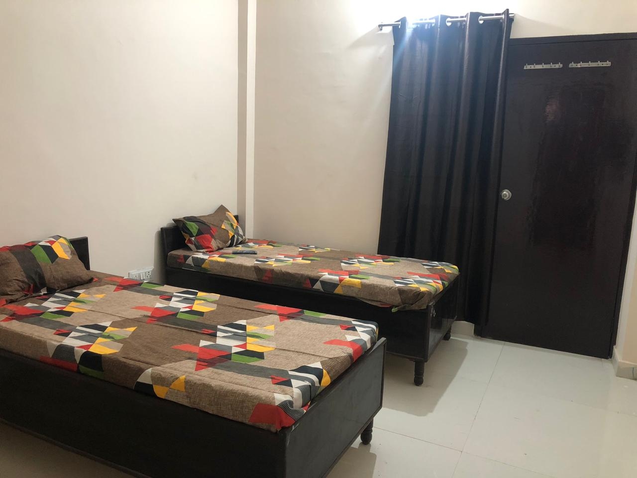 Castle Rock Youth Luxury Hostel & PG — photo 4
