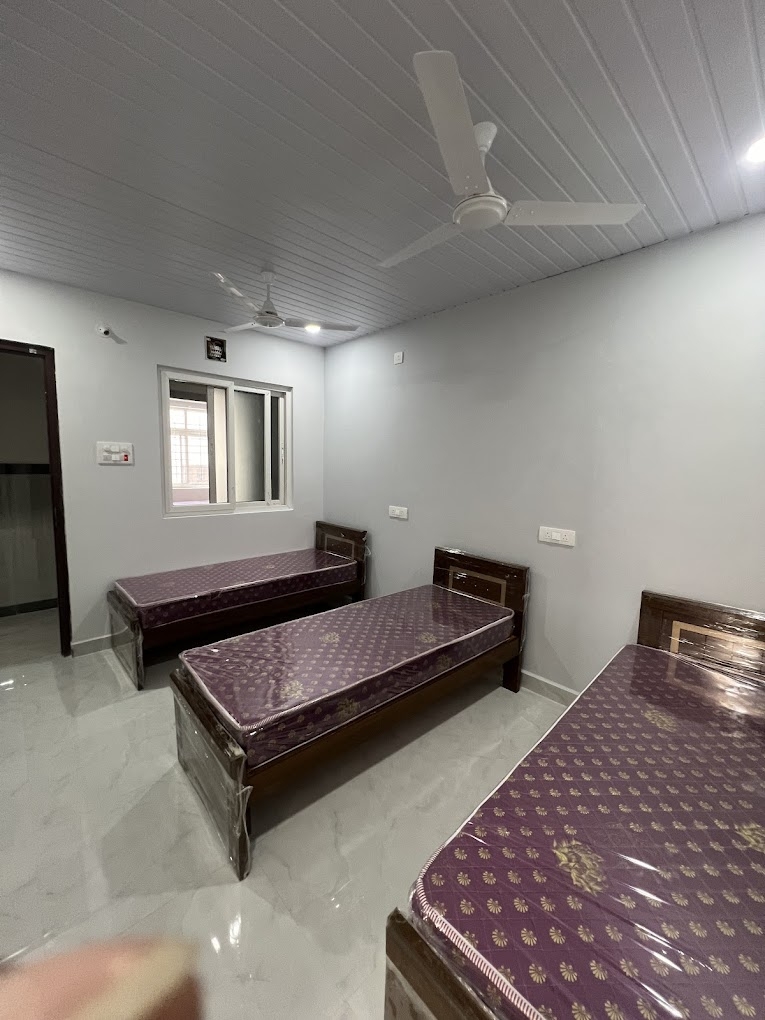 SRI LAKSHMI LUXURIOUS WOMENS PG — photo 4