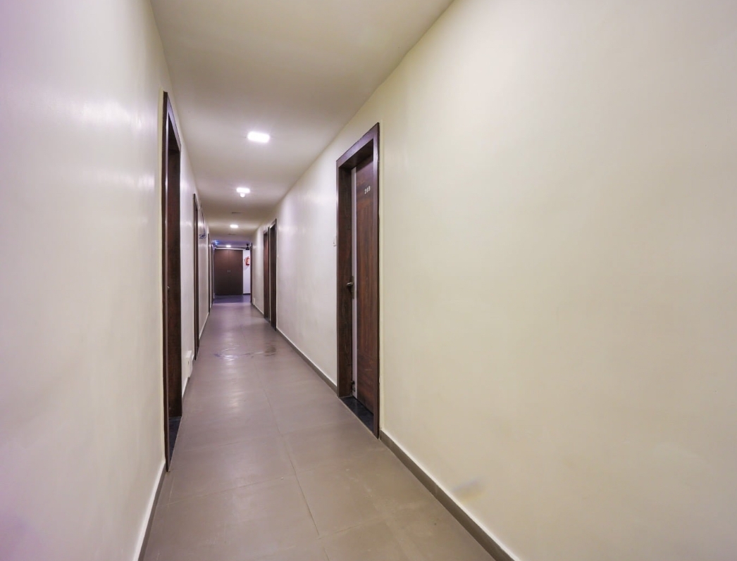 BACHELOR ZONE PG — photo 1