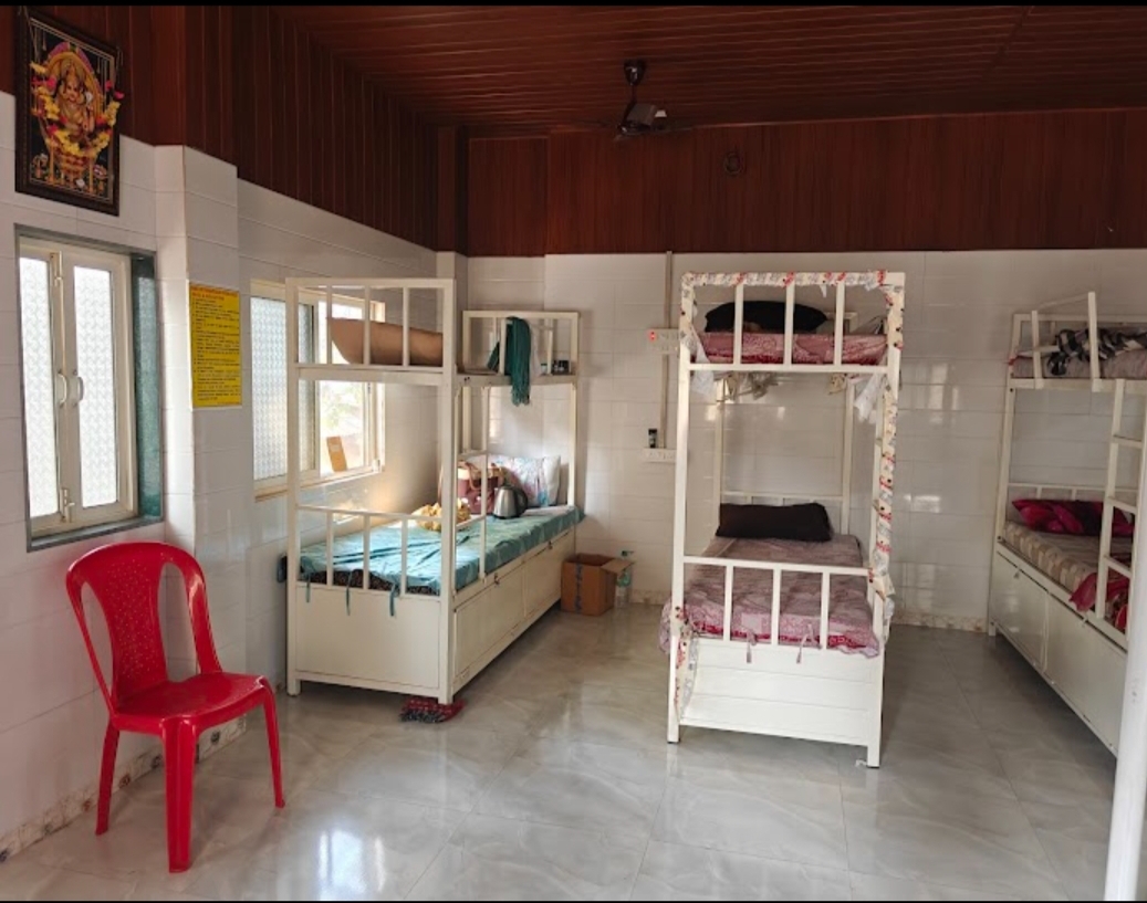 Shanmuga men's paying guest — photo 1