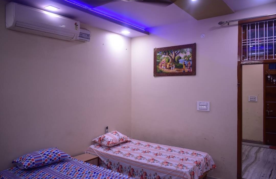 Radhey Radhey Girls Pg — photo 4