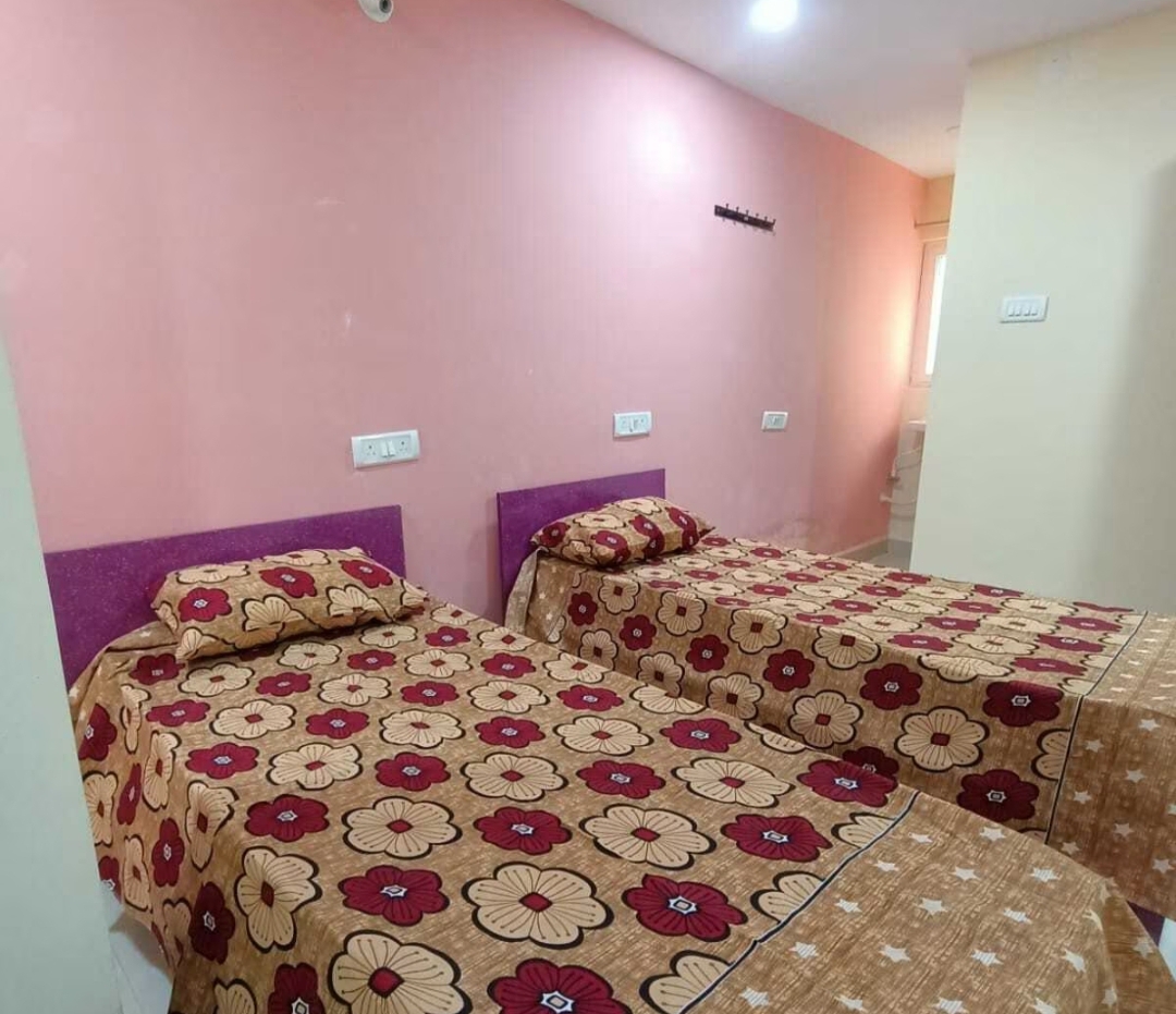 Raghavendra Luxury Women's Pg — photo 3